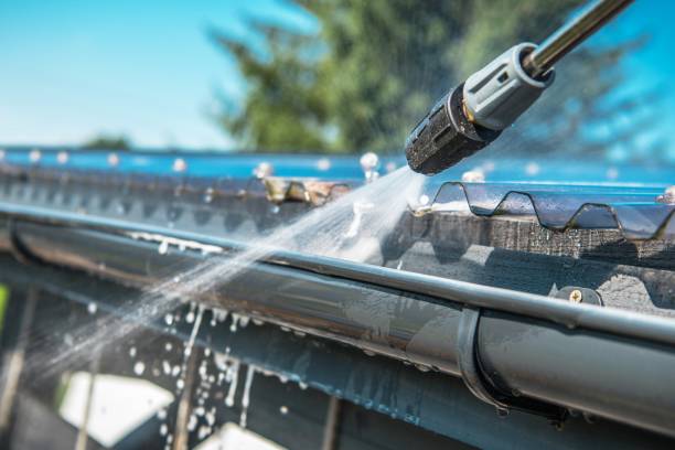 Best Pressure Washing Siding  in West Ishpeng, MI